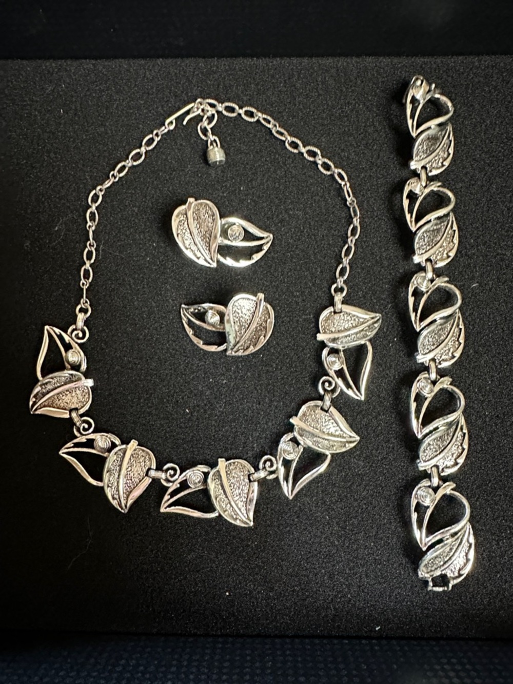 1959 Sarah Coventry Windsong Silver Leaf Motif Necklace, Bracelet & Earring Set